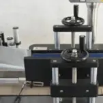 ROUND BOTTLE LABELING MACHINE6.jpg