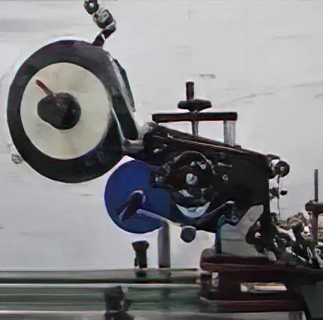 THREE SIDES LABELLING MACHINE3.jpg